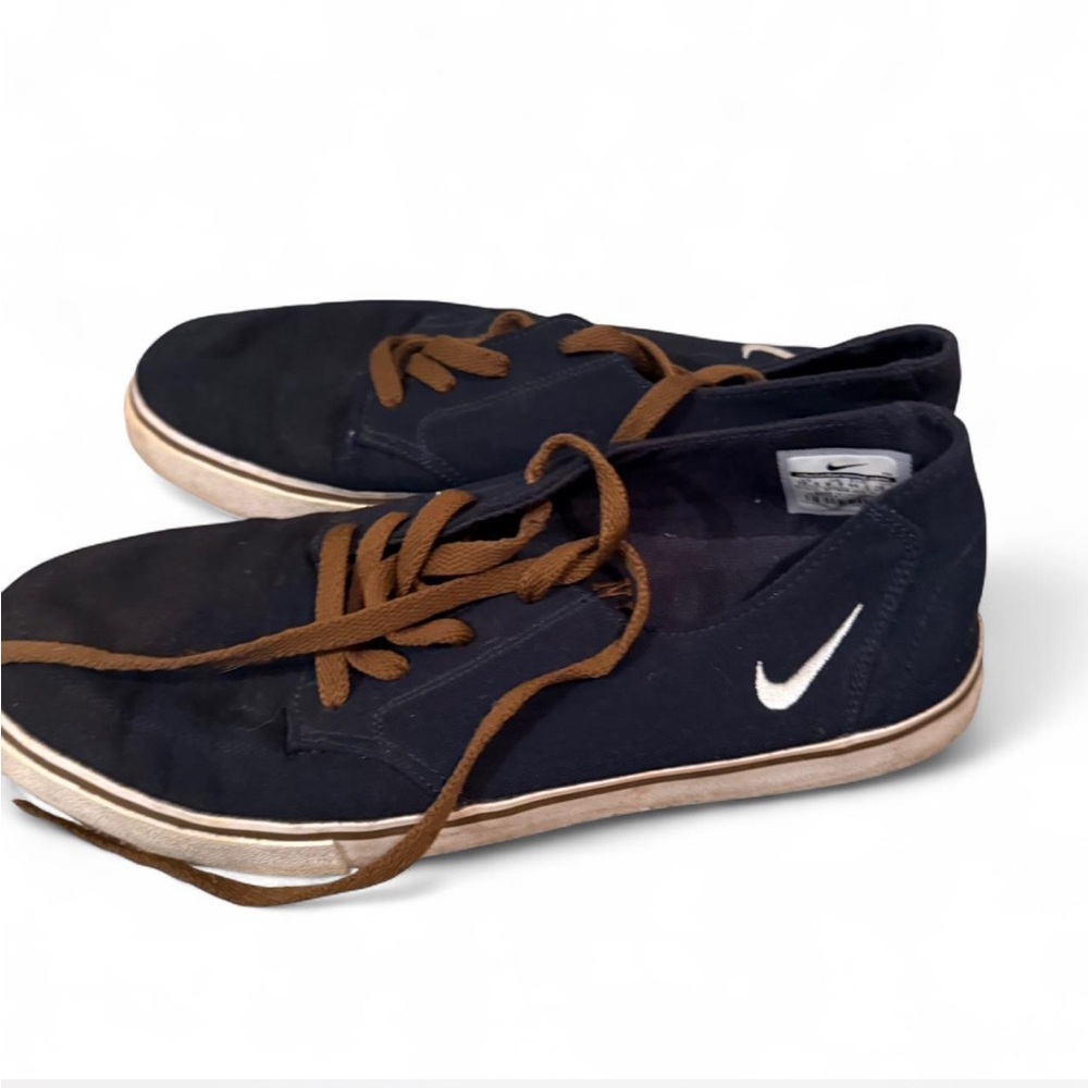 Nike Men's Braata LR Navy and Brown Casual Sneakers